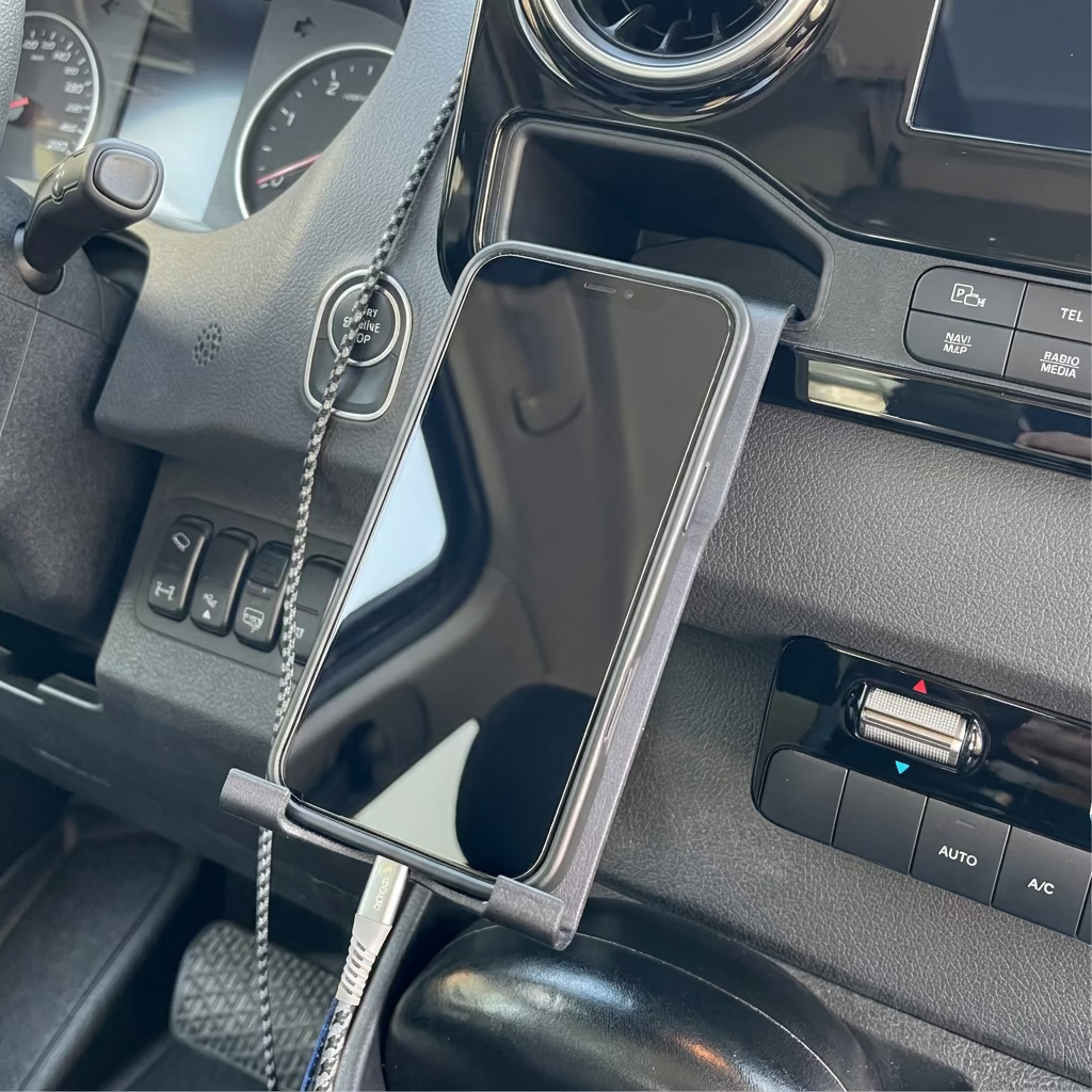 Handyhalterung Sprinter W907 Automatik für Iphone 17 und weitere Pro Modelle